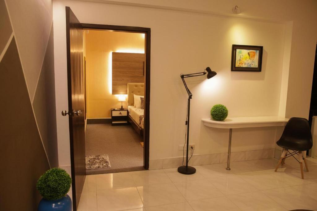 Hotel Tropical Daisy Dhaka Exterior foto