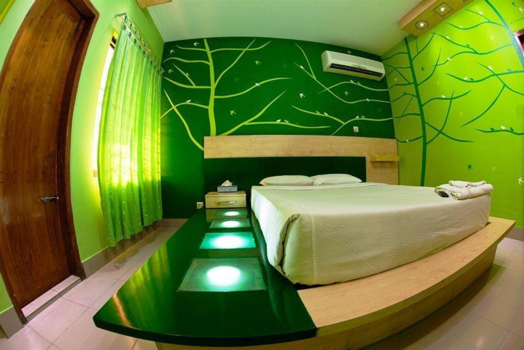 Hotel Tropical Daisy Dhaka Exterior foto