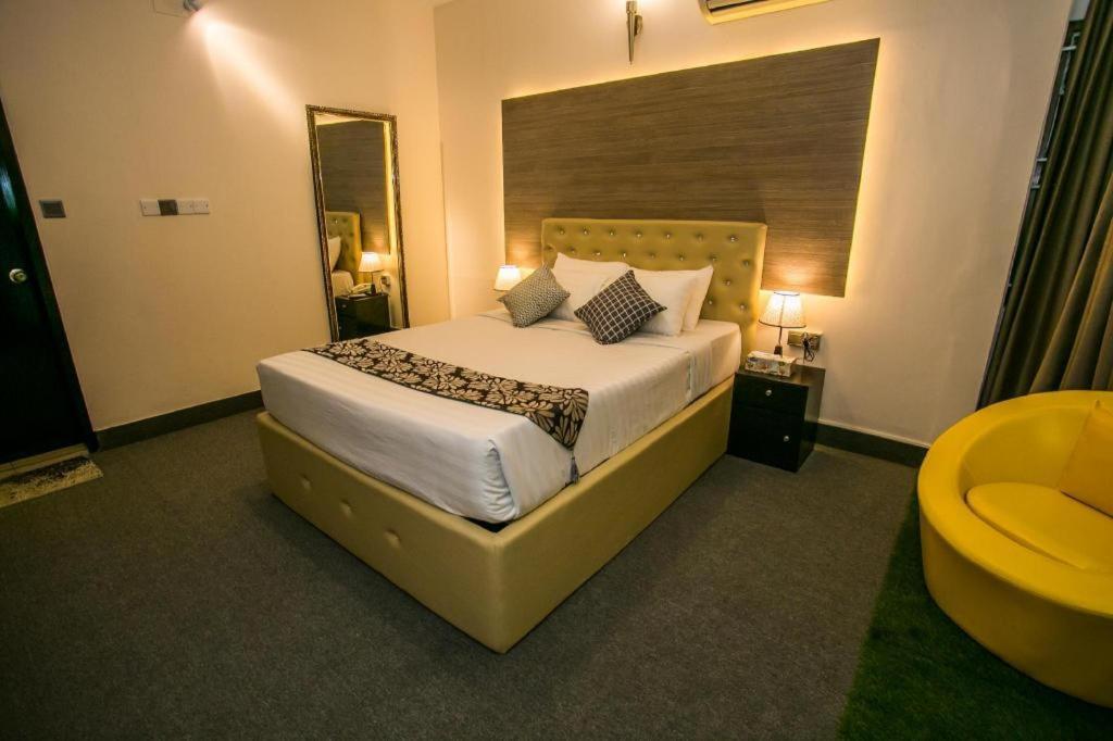 Hotel Tropical Daisy Dhaka Exterior foto